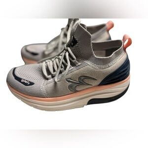GDefy Mateem Crosstrainer Sneaker‎ Women’s Size 6 Gray Pink Shoes EUC